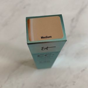 it cosmetics Makeup - CC+ Cream Oil-free Matte - Medium it cosmetics Makeup - CC+ Cream Oil-free Matte - Medium